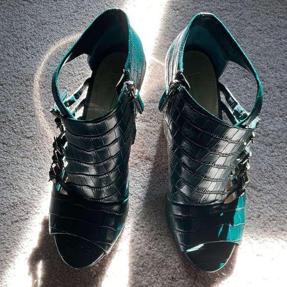 BCBGMAXAZRIA “Drive” emerald color crocodile embossed side zip booties. - Picture 3 of 4